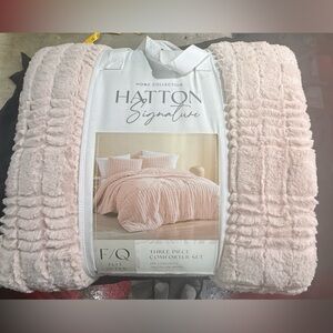 Three piece Comforter set Full Queen Hatton